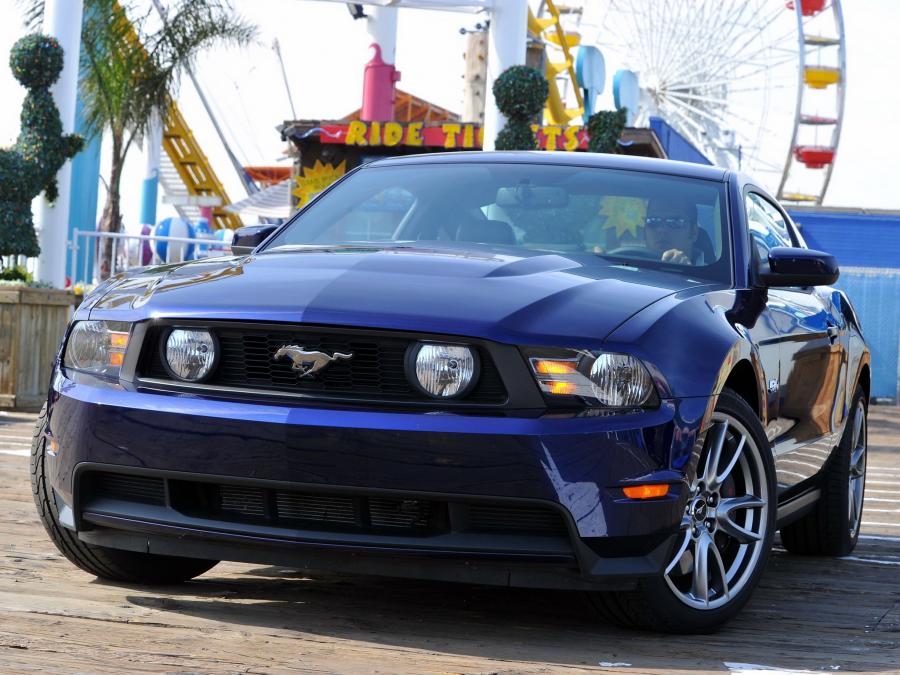  Ford Mustang 5.0 GT 2011 года  (фото 2 из 30)